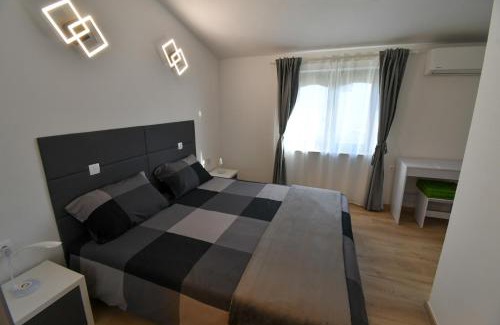 Komen Apartamento | Piramida Kras