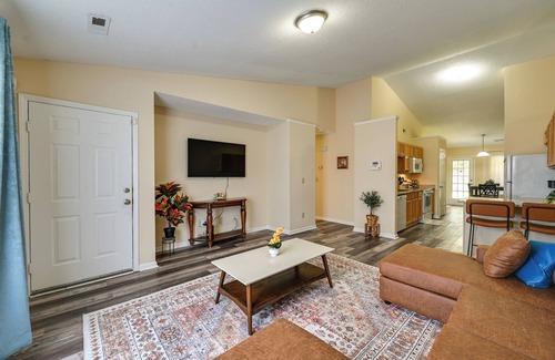 Greenville Casa | Pirate Game Day Base: Greenville Home Near Campus!