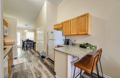 Greenville Casa | Pirate Game Day Base: Greenville Home Near Campus!