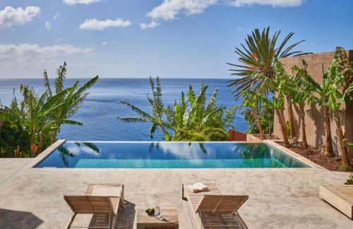 Santa Maria Maior Casa | Pirate House Sea front Private Pool Garden Funchal