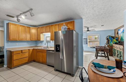 El Centro Beach Casa | Pirates Cove - Private Pool, Seasonal Hot Tub, Game Room, Close to Beach, Pets OK