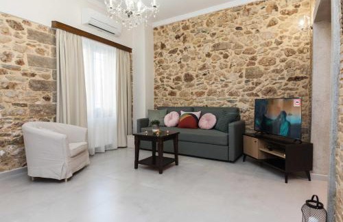 Piraeus Apartamento | Pireas Jewel New Design Apt with Backyard
