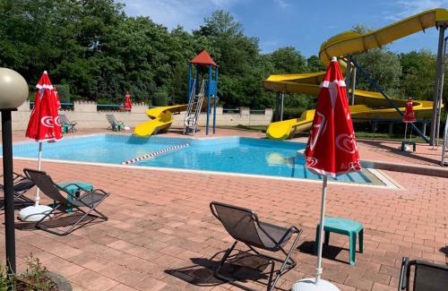 Santhia Cama Y Desayuno | Piscina San Lorenzo