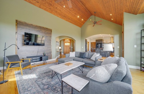Pisgah Forest Casa | Pisgah Forest Home w/ Large Deck & Mountain Views!