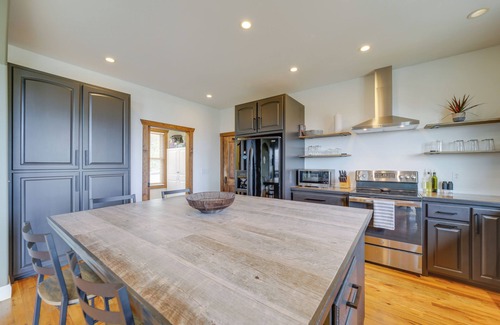 Pisgah Forest Casa | Pisgah Forest Home w/ Large Deck & Mountain Views!
