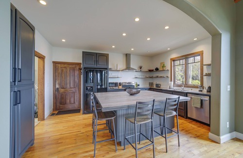 Pisgah Forest Casa | Pisgah Forest Home w/ Large Deck & Mountain Views!