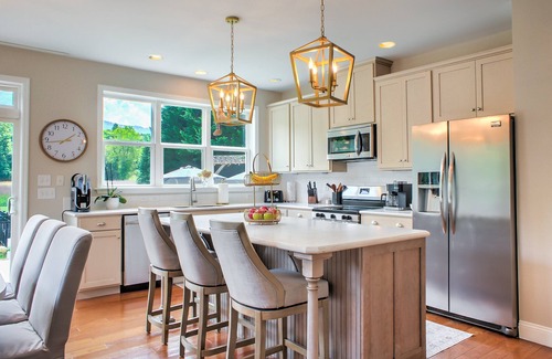 Candler Casa | Pisgah Poolside Peaks Retreat | Mountain Views + Private Pool | Near Asheville