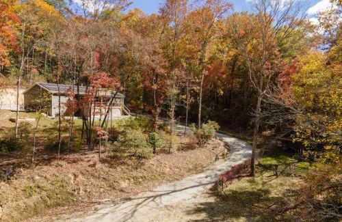Asheville Casa | Pisgah Private Retreat Family Getaway with Hot Tub
