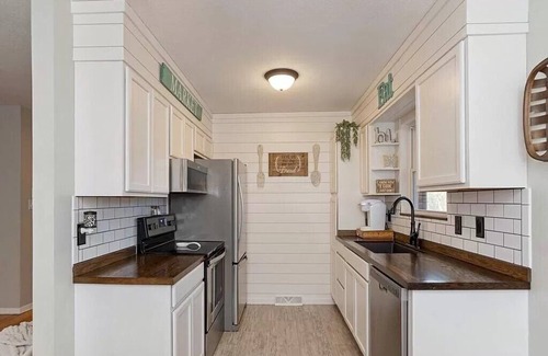 Penrose Otro | Pisgah Shadows Cottage - Hot Tub - Grill - Fireplace - WiFi - Pets OK