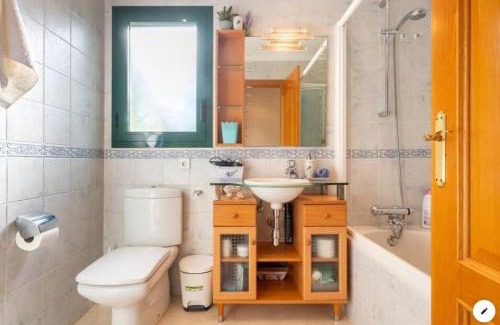 Javea Apartamento | Piso bonito cerca de la playa con piscina, jardín, gimnasio y garaje