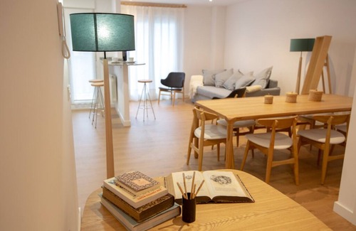 Seguencu Condominio | Piso en el Centro de la Ciudad de Cangas de Onis, con Vista al rio Sella