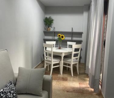 Huelva Apartamento | PISO EN EL CENTRO DE HUELVA SILENCIOSO Y CON GRAN PATIO, Calle La Paz