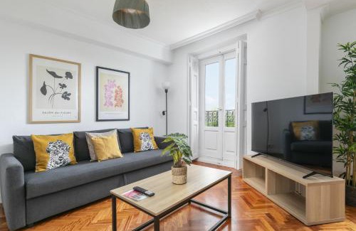 Recoletos Apartamento | Piso luminoso con balcones frente Parque Retiro