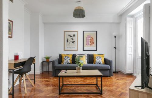 Recoletos Apartamento | Piso luminoso con balcones frente Parque Retiro