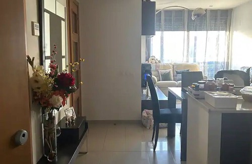 Sabadell Apartamento | Piso Sabadell, cerca de dos estaciones de tren.