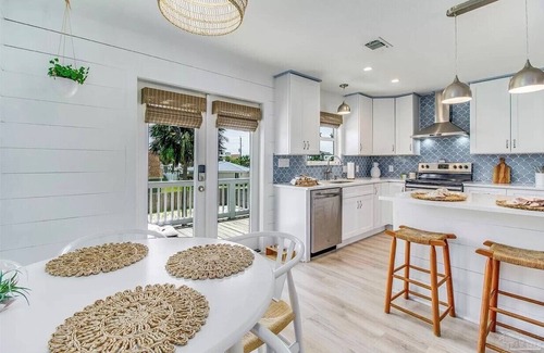 Pensacola Beach Cabaña | Pissitaway Getaway