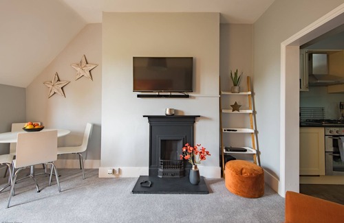 Canterbury Apartamento | Pitch Perfect by Bloom Stays - comfortable apartment near City Centre with parking