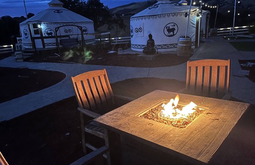 Hollister Casa | Pitch your tent here