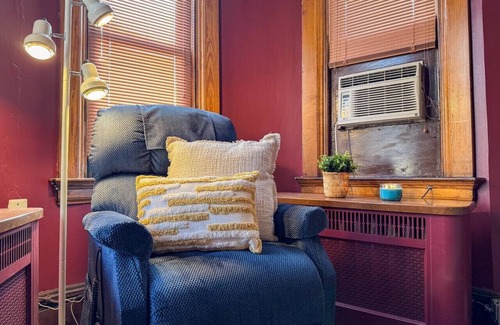 Duquesne Casa | Pittsburg Mansion! 12 Bedrooms with 24 Beds plus WiFi