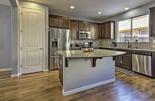 Pittsburg Casa | Pittsburg Retreat w/ Patio < 2 Mi to Suisun Bay!