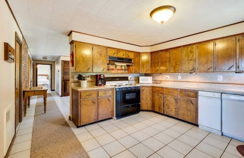 Pittsburg Casa | Pittsburg Vacation Rental w/ Lake & Mountain Views