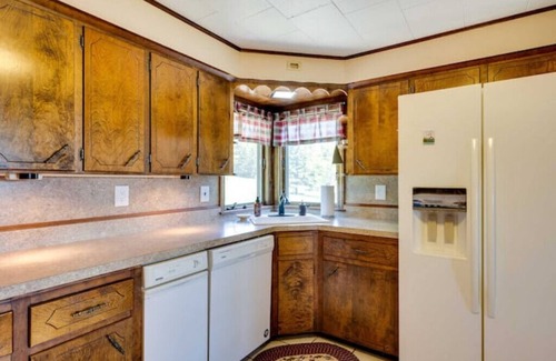 Pittsburg Casa | Pittsburg Vacation Rental w/ Lake & Mountain Views