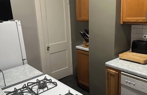 Pittsburgh Casa | Pittsburgh city views close to all, cozy & bright 1BR - King + Dedicated Office