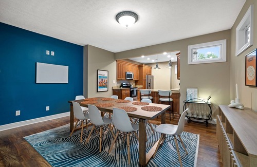 South Side Flats Casa | Pittsburgh Gem - 5BR - Downtown Deck View
