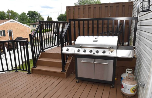 Brookline Casa | Pittsburgh Home w/ Deck & Grill, 5 Mi to Dtwn!