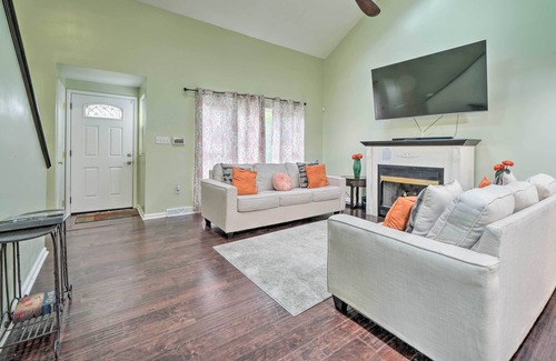 Brookline Casa | Pittsburgh Home w/ Deck & Grill, 5 Mi to Dtwn!