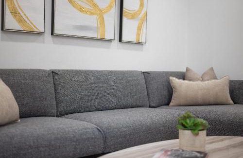 Millvale Apartamento | Pittsburgh Millvale Modern 4 Bedroom Apartment with Parking
