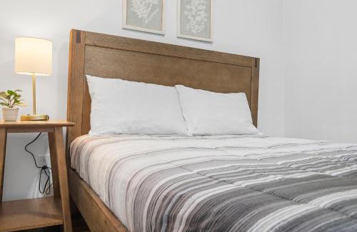 Shadyside Casa | Pittsburgh Shadyside 1B Cozy and Stylish Private Bedroom with Shared Bathroom