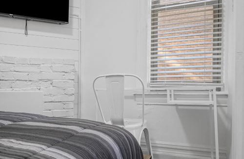 Shadyside Casa | Pittsburgh Shadyside 1B Cozy and Stylish Private Bedroom with Shared Bathroom
