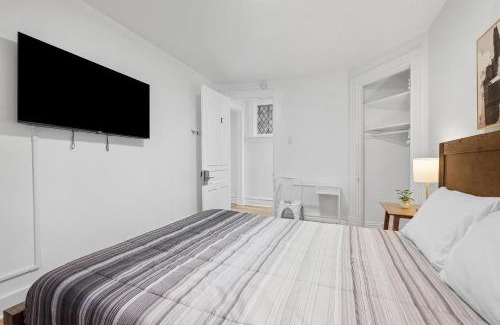 Shadyside Casa | Pittsburgh Shadyside 1C Spacious and Cozy Private Bedroom with Shared Bathroom