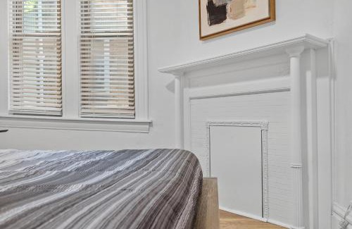 Shadyside Casa | Pittsburgh Shadyside 1C Spacious and Cozy Private Bedroom with Shared Bathroom