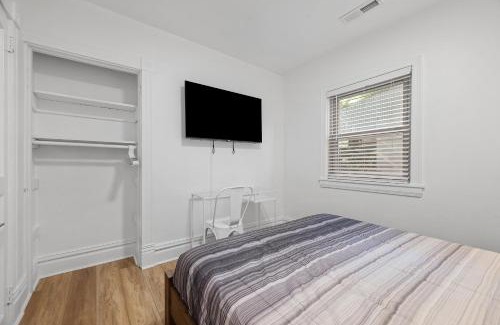 Shadyside Casa | Pittsburgh Shadyside 1D Stylish and Cozy Private Bedroom with Shared Bathroom