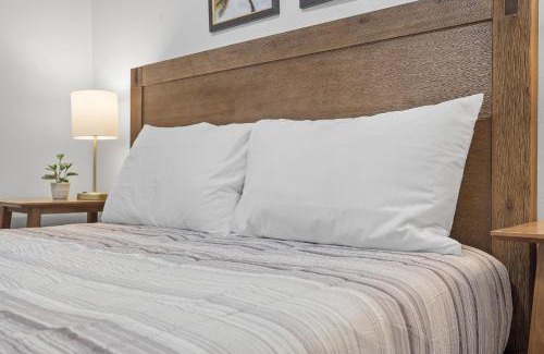 Shadyside Casa | Pittsburgh Shadyside 1D Stylish and Cozy Private Bedroom with Shared Bathroom