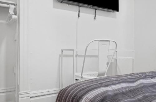 Shadyside Casa | Pittsburgh Shadyside 1D Stylish and Cozy Private Bedroom with Shared Bathroom