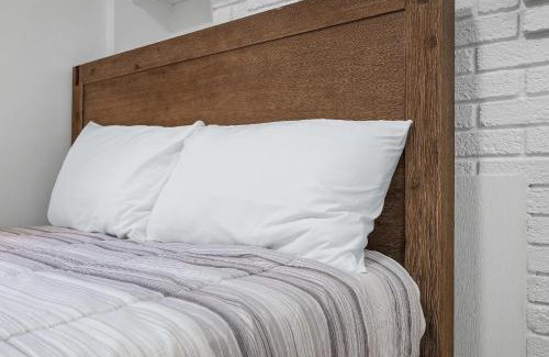 Shadyside Casa | Pittsburgh Shadyside 1E Bright and Modern Private Bedroom with Shared Bathroom