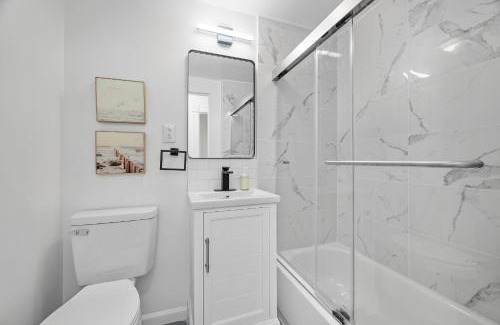 Shadyside Casa | Pittsburgh Shadyside 1E Bright and Modern Private Bedroom with Shared Bathroom
