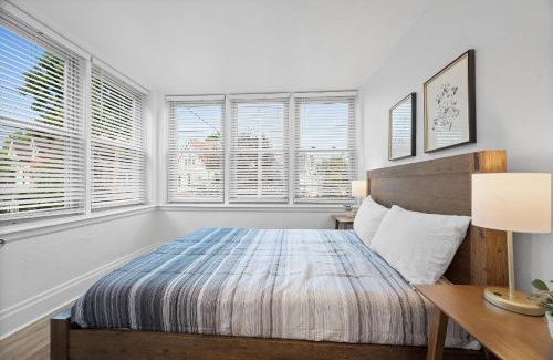 Shadyside Casa | Pittsburgh Shadyside 2A Bright and Stylish Private Bedroom with Shared Bathroom