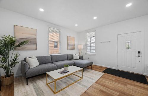 Pittsburgh Apartamento | Pittsburgh Spacious and Modern Three Bedroom Apartment with Free Parking