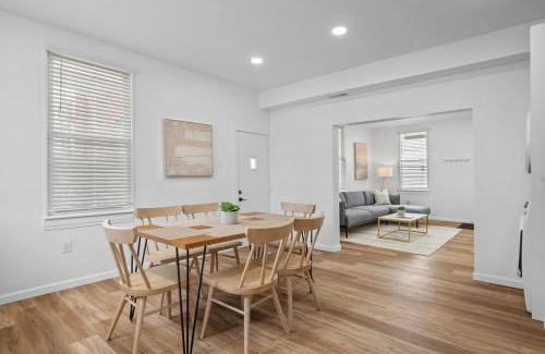 Pittsburgh Apartamento | Pittsburgh Spacious and Modern Three Bedroom Apartment with Free Parking