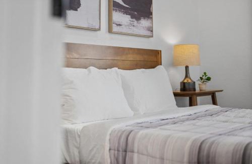 Pittsburgh Apartamento | Pittsburgh Spacious and Modern Three Bedroom Apartment with Free Parking