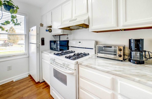 Brighton Heights Casa | Pittsburgh Townhome Near Downtown Attractions