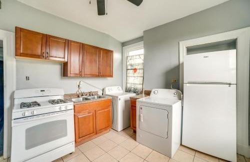 Ross Township Apartamento | Pittsburgh Vacation Rental about 6 Mi to Downtown!