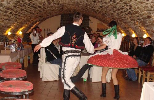 Detva Casa | Pivnica a Penzion pri studni