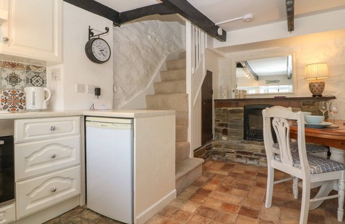 West Looe Cabaña | PIXIE COTTAGE, pet friendly, character holiday cottage in Looe