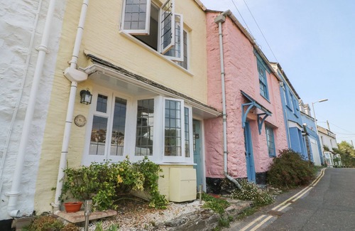 West Looe Cabaña | PIXIE COTTAGE, pet friendly, character holiday cottage in Looe