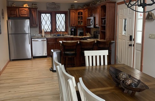 Clymer Condominio | PknPk Canterbury Woods. Golf course, view of #1 green. Sleeps 10
